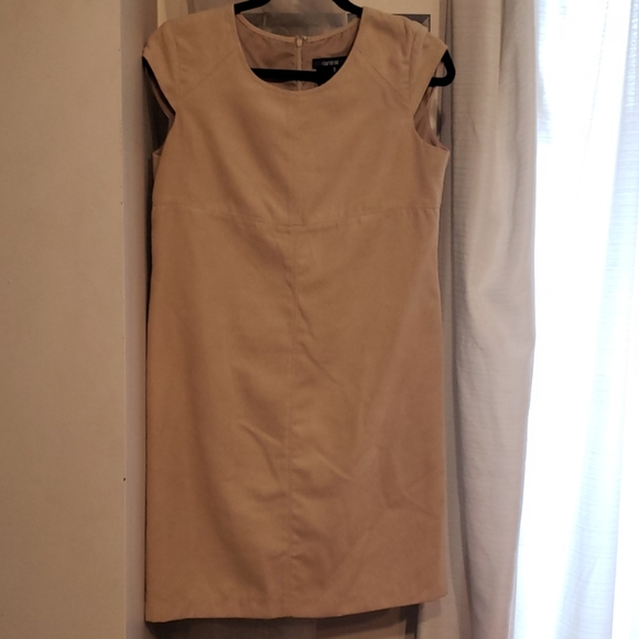 Dress - Picture 1 of 3